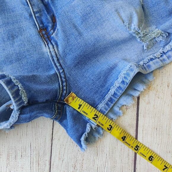 KanCan distressed fray hem denim shorts sz 27 - Picture 4 of 8